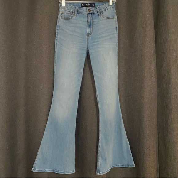 Hollister Denim - Hollister,  Womens High Rise, Vintage Flare, stretch jeans Waist 27 Length 32 .